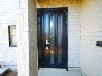 【玄関】 | 八街市八街い　中古戸建 | 内装リフォーム済み令和7年12月敷地約71坪ドックランバーベキューが可能です駐車2台可能閑静な分譲地