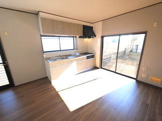 【居間・リビング】 | 八街市八街い　中古戸建 | 内装リフォーム済み令和7年12月敷地約71坪ドックランバーベキューが可能です駐車2台可能閑静な分譲地