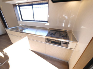 【キッチン】 | 八街市八街い　中古戸建 | 内装リフォーム済み令和7年12月敷地約71坪ドックランバーベキューが可能です駐車2台可能閑静な分譲地