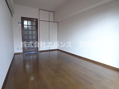 【寝室】 | シティコスモ15 | 広くて明るい寝室