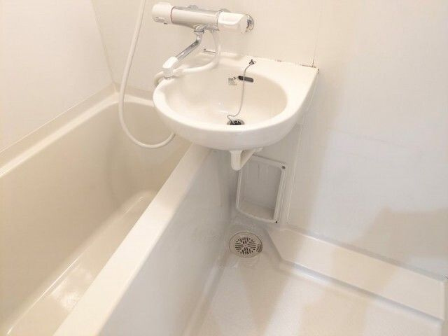 ガーデンハイツ秀 の浴室