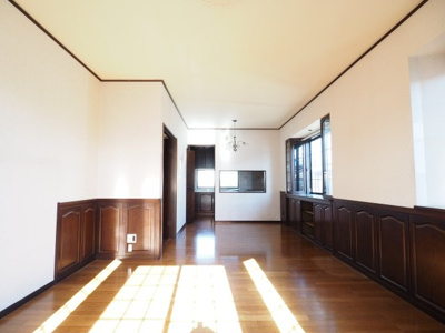 【居間・リビング】 | 中古戸建　南沢又字東谷地 | ★内覧予約で新米2kg★