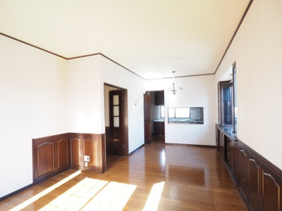 【居間・リビング】 | 中古戸建　南沢又字東谷地 | ★内覧予約で新米2kg★