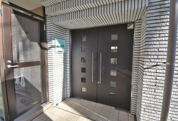 アリーチェ高田馬場のエントランス