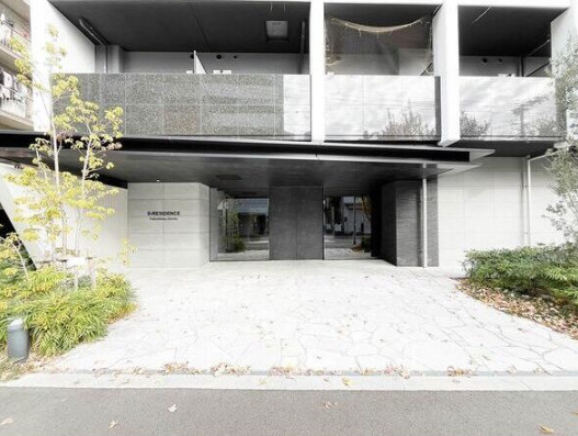 S-RESIDENCE福島Alovitaのエントランス