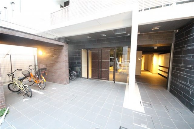 プレサンスＮＥＯ心斎橋のエントランス