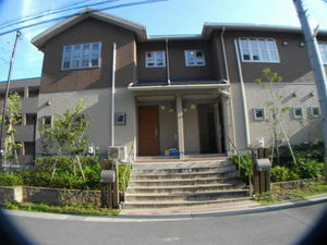 【エントランス】 | パストラル彩都　D棟