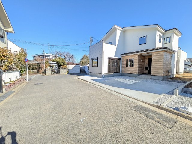 八王子市　めじろ台　新築一戸建ての前面道路含む現地写真|～めじろ台駅徒歩9分　2台駐車可能～
