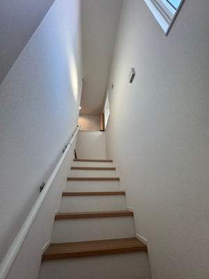 【内装】 | セキュレア西川田町24号棟 | 階段