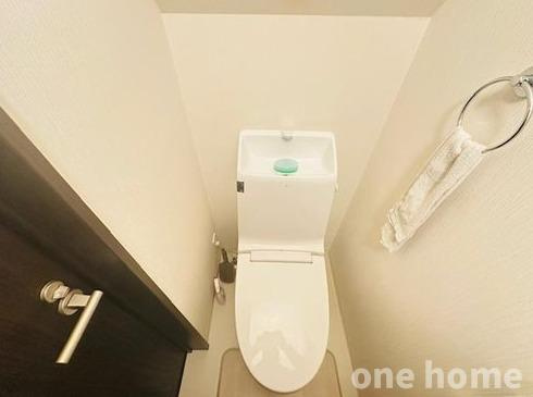 西三国1丁目中古戸建のトイレ|◆トイレは1階と2階にございます！