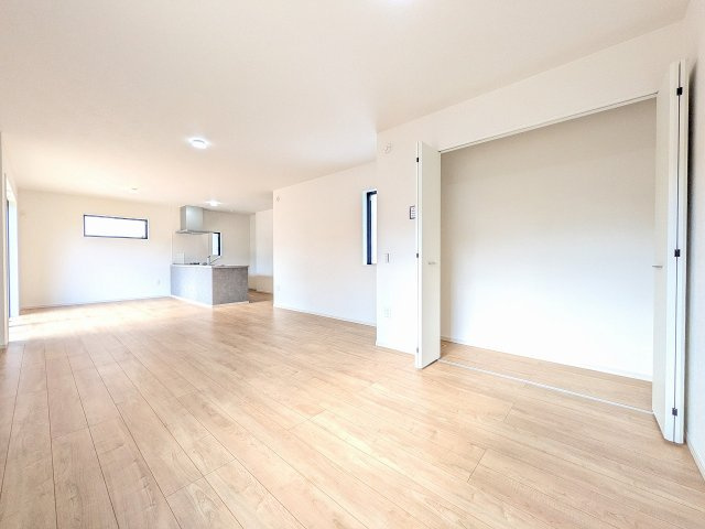 八王子市　めじろ台　新築一戸建て　１４期の内装|～23.1帖の明るいLDKで、家族団欒の時間をお過ごしいただけます～
