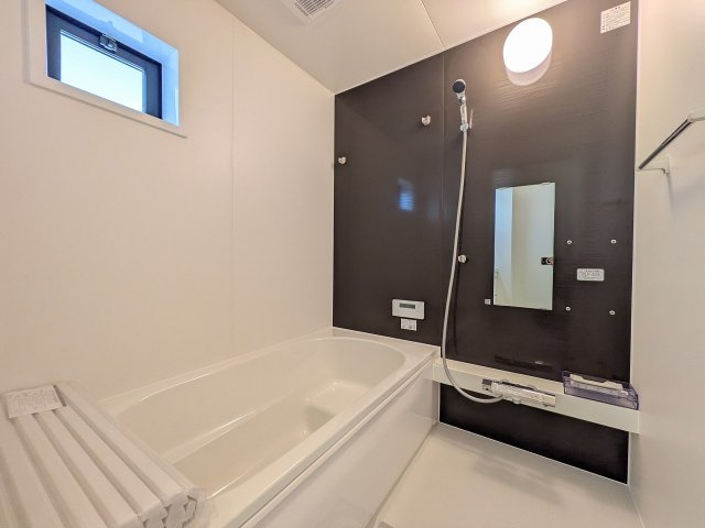 八王子市　めじろ台　新築一戸建て　１４期の浴室|～のびのびくつろげるバスルーム　１日の締めくくりに癒やしのバスタイムを～