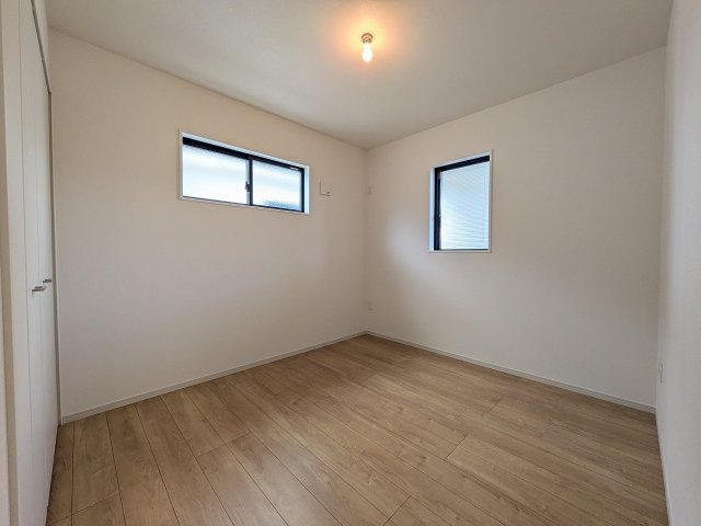 八王子市　めじろ台　新築一戸建て　１４期の洋室|～2階5.2帖の洋室　2面採光で明るく風通しの良いお部屋です～