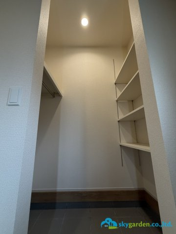 秦野市東田原　新築戸建　全1棟1号棟の玄関