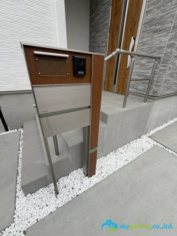 秦野市東田原　新築戸建　全1棟1号棟の玄関