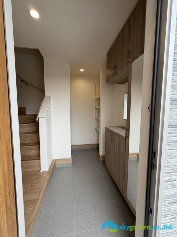 秦野市東田原　新築戸建　全1棟1号棟の玄関