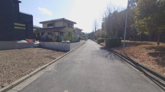 【前面道路含む現地写真】