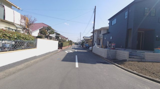 【前面道路含む現地写真】