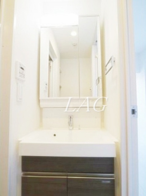 【洗面所】 | マノワール西麻布 | 洗面台です。