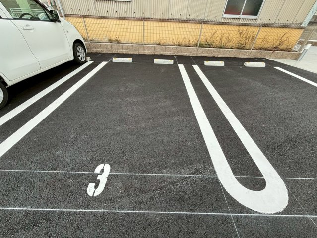 メゾンモンレーヴの駐車場