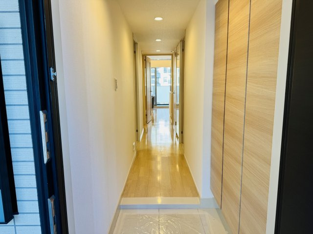 ミッドプレイス八王子の玄関|～天井高シューズボックスで玄関スッキリ～