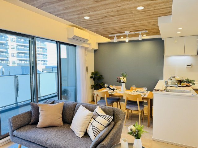 ミッドプレイス八王子の居間・リビング|～15.2帖の明るいLDKで、家族団欒の時間をお過ごしいただけます～