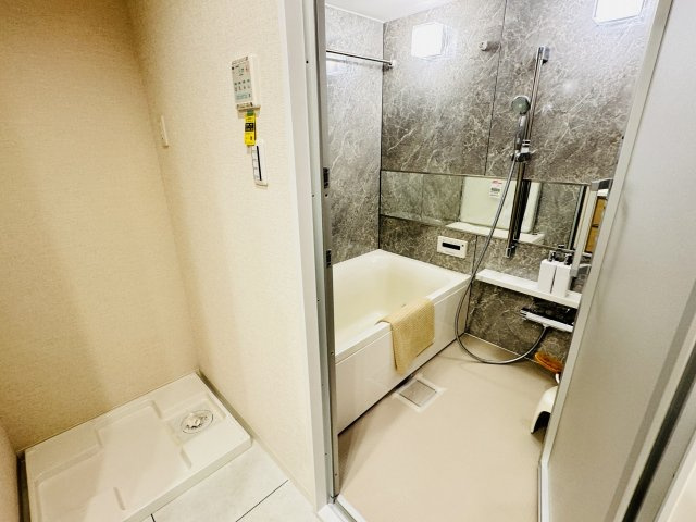 ミッドプレイス八王子の脱衣所|～クロス・フロアタイル新装済で清潔感のある脱衣所～