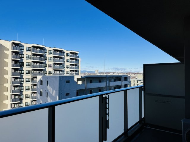 ミッドプレイス八王子のバルコニー|～広々としている西向きバルコニー～