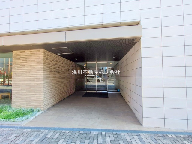 ミッドプレイス八王子のエントランス|～管理形態は全部委託式　キレイ人メンテナンスされているマンション～