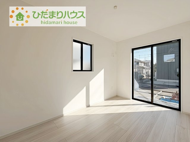 【洋室】 | 守谷市薬師台9期　新築戸建 | お掃除しやすく、清潔感を保てるのでダニも発生しにくいフローリング♪