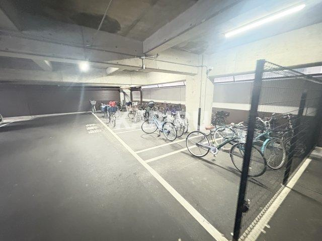 ファーストパレスの駐車場