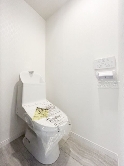 【トイレ】 | ヴィラ江古田 | 温水洗浄便座付き　トイレはもともと個人の領域である自宅の中でも、最もプライベートな空間です。だからこそ、ほしい「落ち着き」がここにあります。～即日のご見学可能～　お問合せはお気軽にどうぞ。