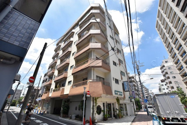 【現況写真】 | ヴィラ江古田 | 前面道路と外観の様子です。～即日のご見学可能～　お問合せはお気軽にどうぞ。
