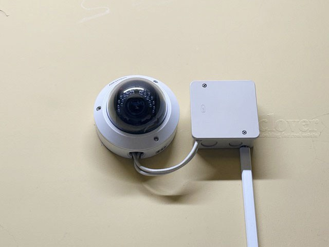 【防犯設備】 | ヴィラ江古田 | 建物や敷地の隅々に目を光らせる防犯カメラが設置されています。現地を見学される際には、カメラの存在やその台数にも意識を払ってみてください。～即日のご見学可能～　お問合せはお気軽にどうぞ。