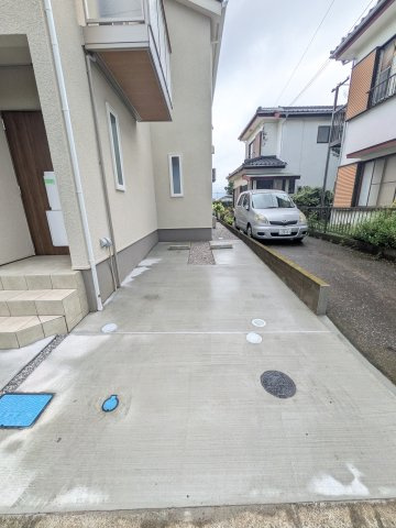ヴァネラス西棟の駐車場