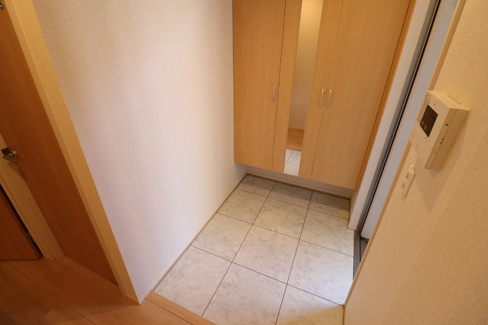 川崎市多摩区宿河原６丁目のアパートの玄関