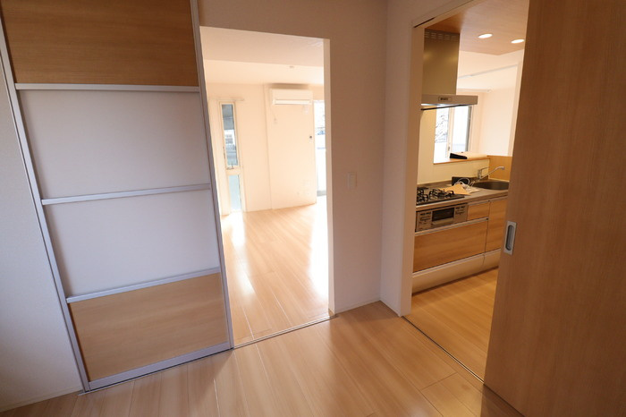 川崎市多摩区宿河原６丁目のアパートの居間・リビング