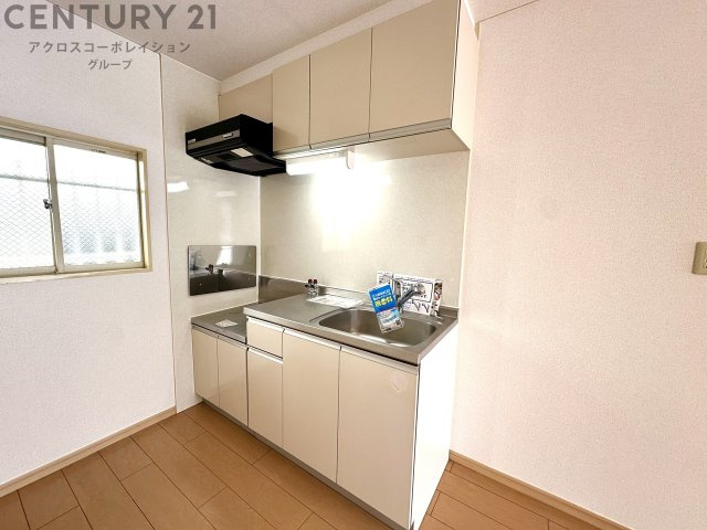 窓付きキッチンで換気しやすくオススメです♪