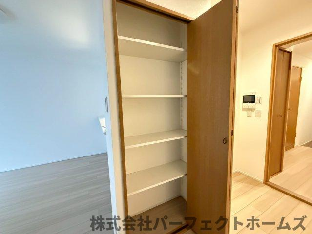 ベル・アーバニティ樟葉の収納|こまごまとしたものを収納できそうですね