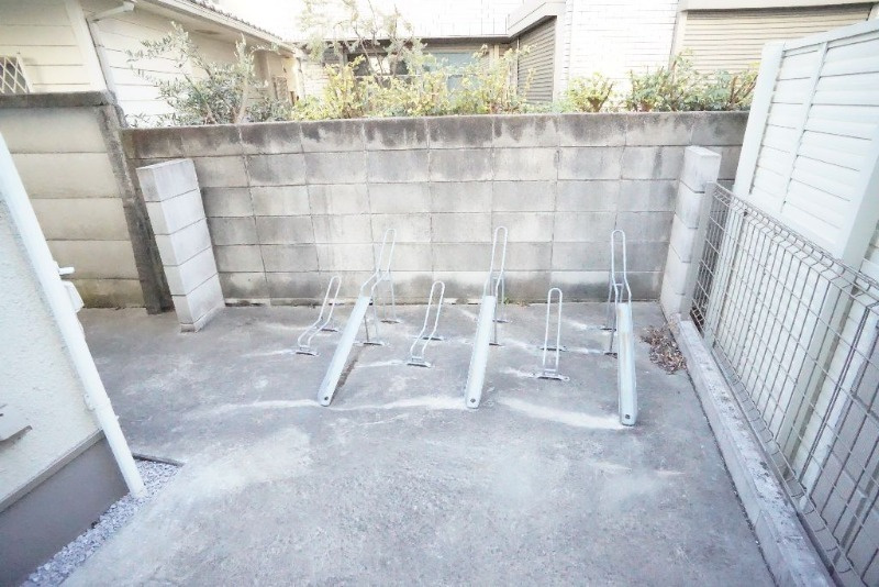 ＢＥＬＬＥ ＥＫＡＴＥＲＩＮＡの駐車場