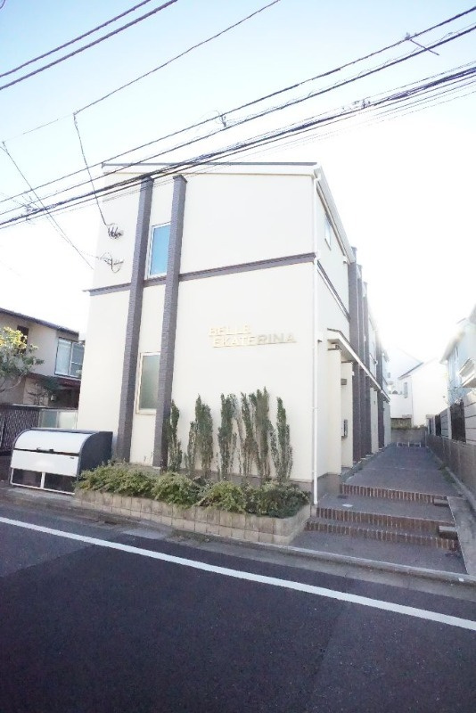 ＢＥＬＬＥ ＥＫＡＴＥＲＩＮＡの周辺