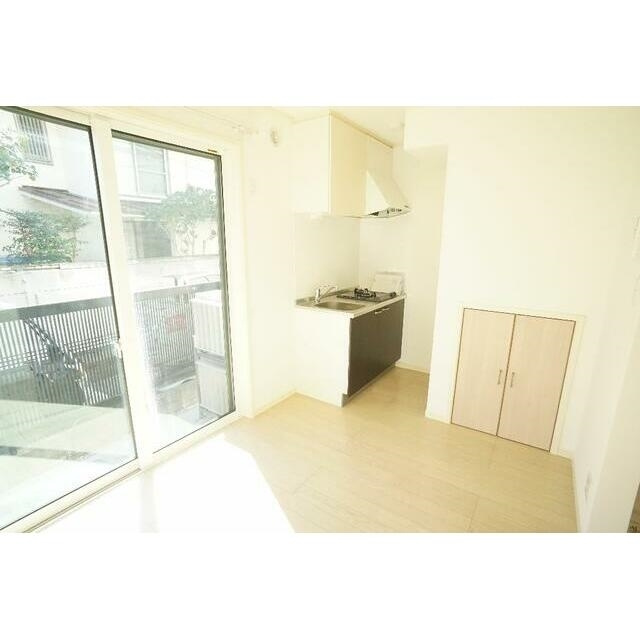 ＢＥＬＬＥ ＥＫＡＴＥＲＩＮＡの居間・リビング