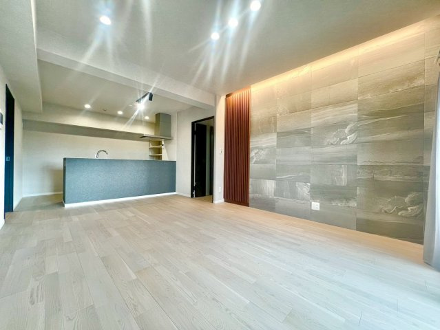 グランドメゾン菊坂町の洋室|エコカラットを施工した広々リビング！