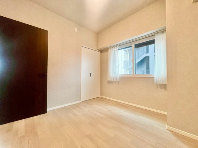 グランドメゾン菊坂町の洋室|角部屋のため風通しも良好です！