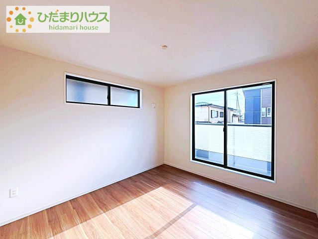 【寝室】 | 牛久市田宮町27期　新築戸建 | 大きなベッドを置いても余裕の広さの主寝室♪