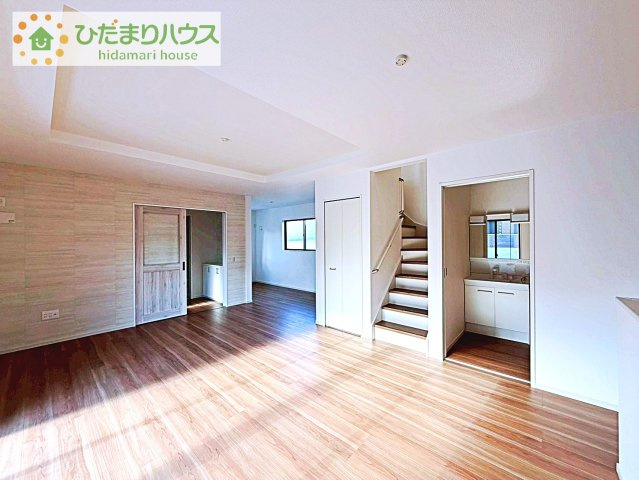 【居間・リビング】 | 牛久市田宮町27期　新築戸建 | 南向きのリビングではぽかぽかの日差しが感じられます☆彡