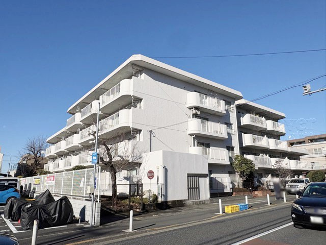 【現況写真】 | 上用賀スカイマンション | 前面道路と外観の様子です。～即日のご見学可能～　お問合せはお気軽にどうぞ。
