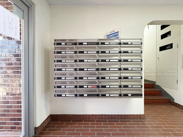 【設備】 | 上用賀スカイマンション | ロック式の集合ポスト。セキュリティや個人情報に対する意識の高まりが強い昨今では、ポストにロックがかかることも大事なポイントになります。～即日のご見学可能～　お問合せはお気軽にどうぞ。
