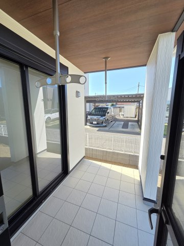 新築　桐生第27相生町　1号棟　Livele Garden.Sの設備|現地写真　お家の東側にあるテラスです。屋根付きなので急な雨でも安心です！