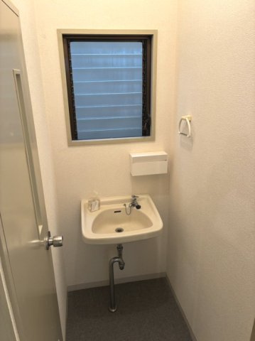 第二吉山ビルの洗面所